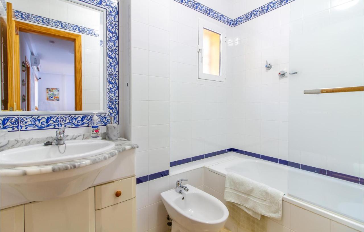4 Bedroom Cozy Home In Pilar De La Horadada Exterior photo